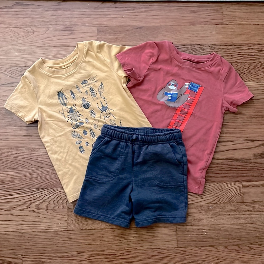 Cat & Jack 3T Boys yellow orange grey bugs and book t-shirt and shorts bundle